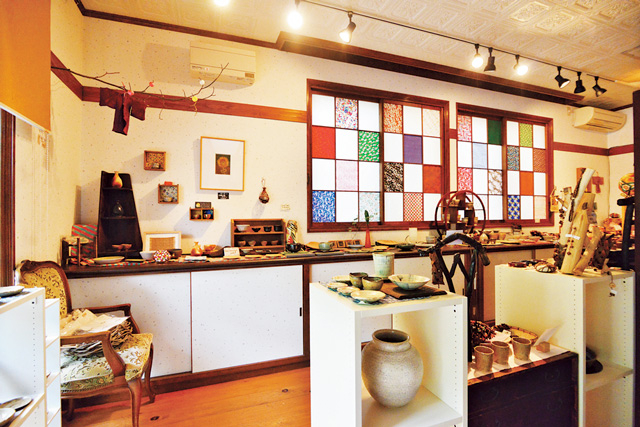 足湯で温まりながらのカフェタイム「足湯カフェ チットモッシェ」