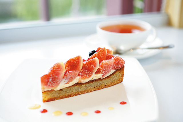 【松江・京店商店街×カフェ】完熟の果物の味わいを生かした旬のスイーツ「パティスリー・キュイール」