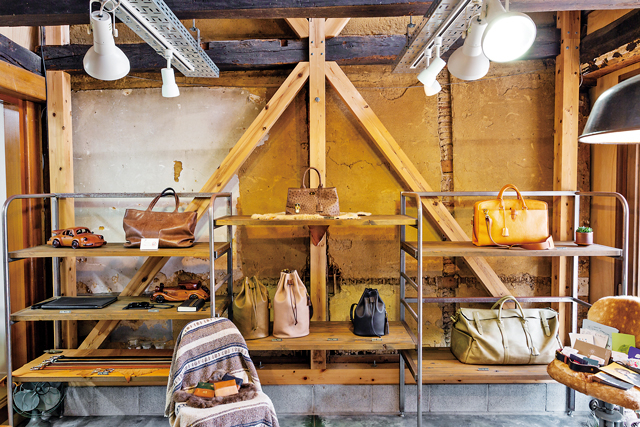 【松江・京店商店街×ショッピング】好みの革とデザインで革製品をオーダーメイド「PELT」