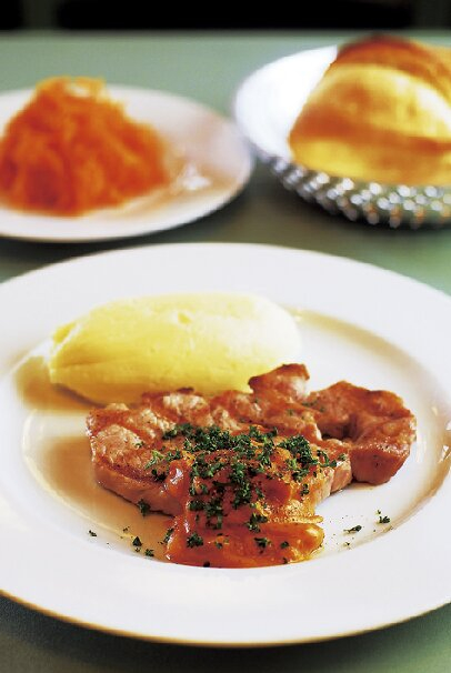 【河口湖のおすすめランチスポット】フランスの小さな食堂気分を堪能「キャフェ ドゥ ブローニュ」