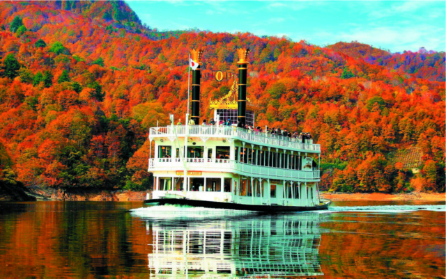 奥只見湖遊覧船