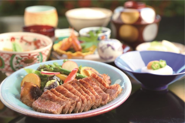 2つのご当地食材を使う名物料理はここだけの味「料亭 能登新」