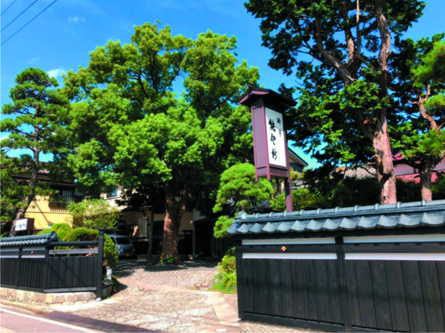 2つのご当地食材を使う名物料理はここだけの味「料亭 能登新」