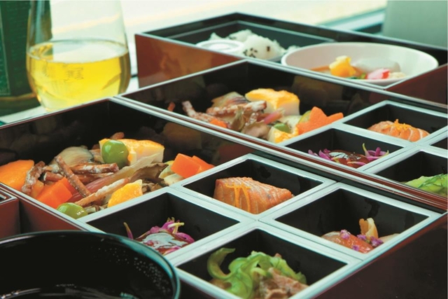 【旅ネタ!】新潟・庄内の食と景観を楽しむ 海辺を走る絶景列車