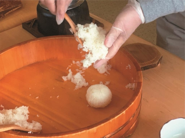 <佐渡の観光スポット>極上オニギリ作り体験