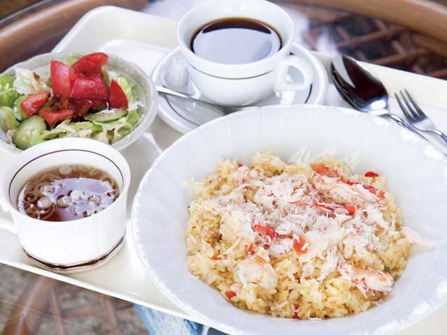 【ウトロ漁港の鮮魚を味わうならココ】知布泊