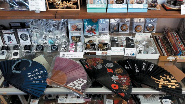 【謙信ゆかりの土産】春日山旅館 銅像前売店