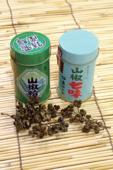 【岐阜・奥飛騨温泉郷×土産】奥飛騨名物の香り豊かな山椒「飛騨山椒山椒粉」 756円(8g)