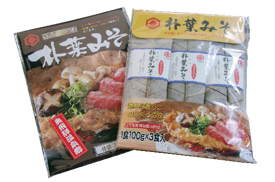 【岐阜・奥飛騨温泉郷×土産】大きな葉の上で焼く香ばしい味噌「朴葉みそ」 640円(100g×3食入り、写真右)
