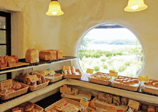 【河口湖のおすすめランチスポット】余計な添加物を使わない自家製酵母パン「湖畔のパン工房 レイクベイク」