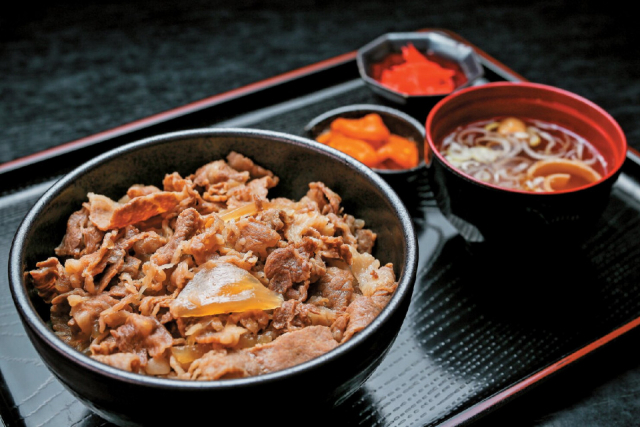 村上牛直売店が営む厳選した牛肉が美味「美食や やま信」