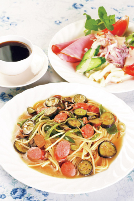 【磐梯高原・猪苗代のランチ&スイーツ店】磐梯山山麓に広がる四季折々の森の眺め「森のカフェ 時の河~優しい時間~」