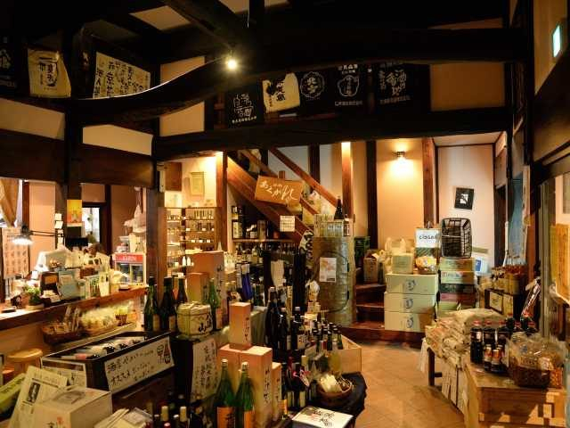 魅惑的な日本酒の世界を紹介「酒屋やよい」