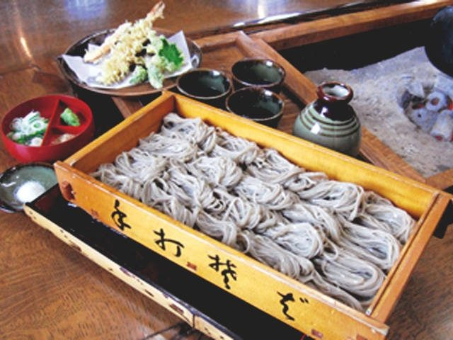 地粉100%、コシの強い手打ちそば「手打そば処とみざわ」