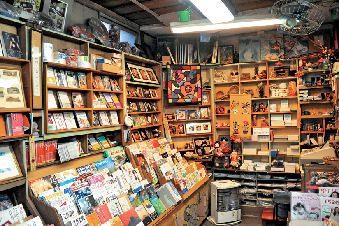 【月江寺×観光】月江寺の街で愛される懐かしの本屋さん「月の江書店」