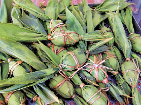 【謙信ゆかりのグルメ②】くさのや本店の「謙信笹だんご」