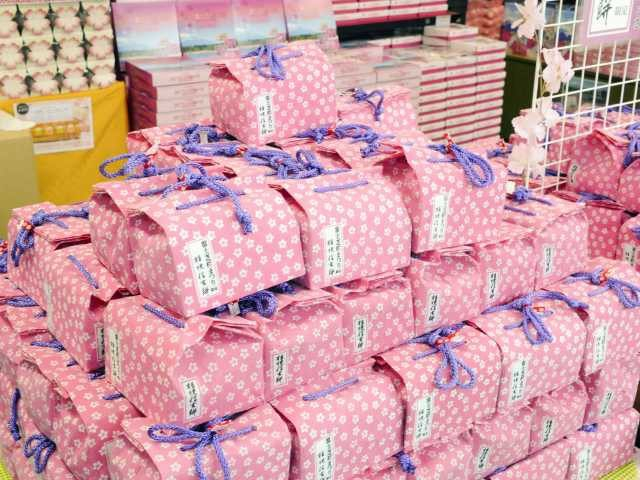 限定パッケージの桔梗信玄餅!