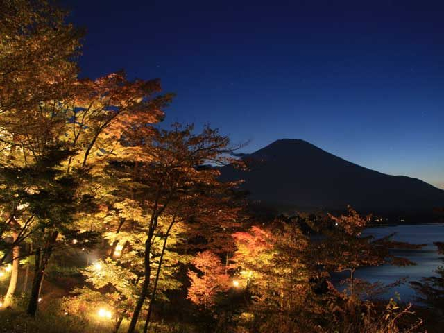 【富士山麓×10月のイベント】山中湖 夕焼けの渚・紅葉まつり