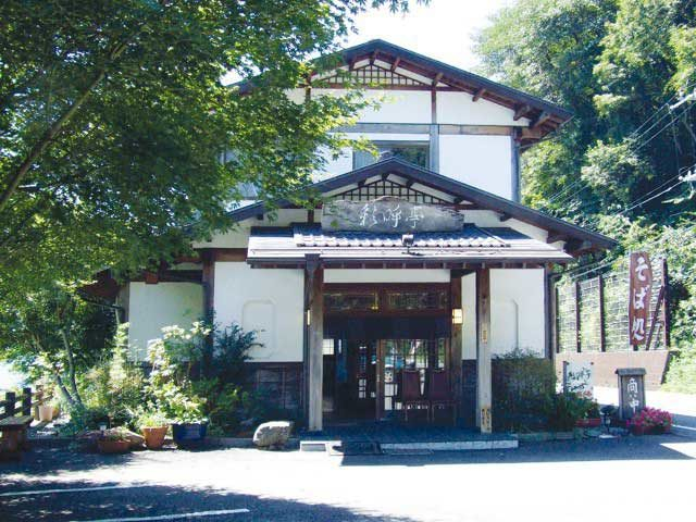 西湖のほとりでそばを堪能「彩呼亭」