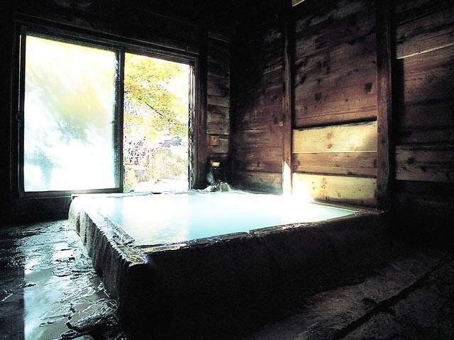 異なる2種類の源泉が楽しめる「かつらの湯 丸永旅館」