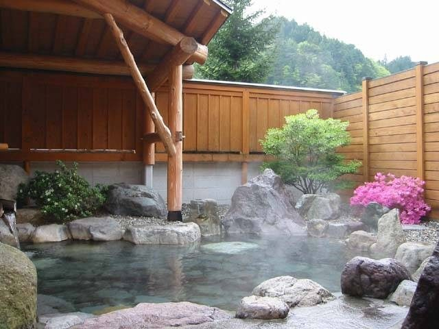 【奥飛騨温泉郷×栃尾温泉】広々とした露天風呂が自慢「宝山荘」