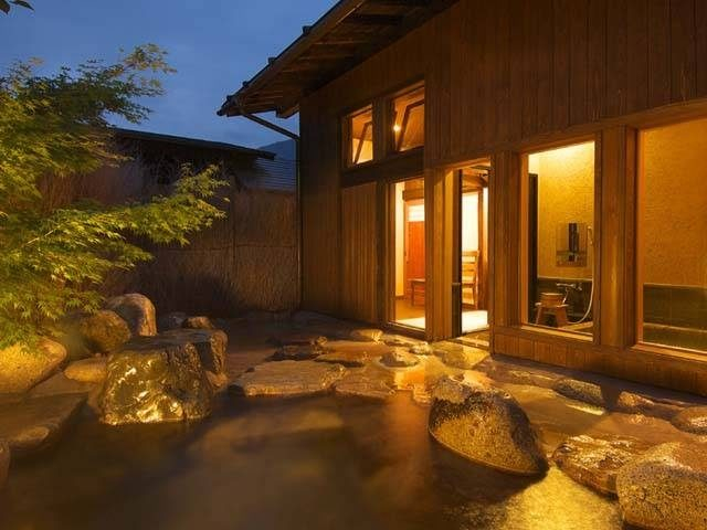 【奥飛騨温泉郷×新平湯温泉】囲炉裏の間を備える心安らぐ古民家の宿「郷夢の宿 山ぼうし」