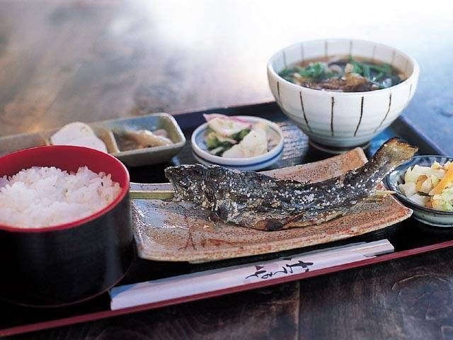 【奥飛騨温泉郷×栃尾温泉グルメ】地元産イワナ料理を満喫「いちすけ」
