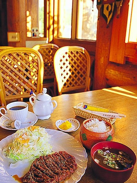 松本の郷土料理“馬肉”のステーキ「ふきのとう」