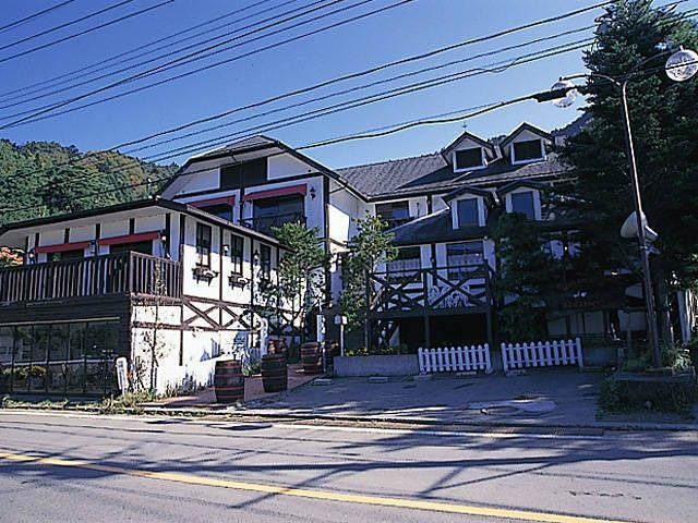 湖を望む客席でシェフ自慢の料理を「マ・メゾン西湖店」