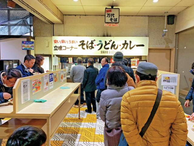 【新潟B級グルメ】真っ黄色な見た目ながら辛さもある奥深い味「名物万代そば」<新潟タウン>