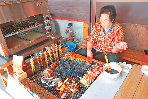 【笹川流れ×ドライブ】天日と潮風で干し上げる干物をパクリ「笹川流れの地魚処 天ぴ屋」