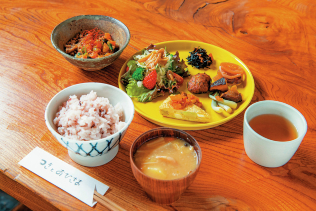 【福島・喜多方×ランチ】旬の料理に癒されるひととき「食堂つきとおひさま」