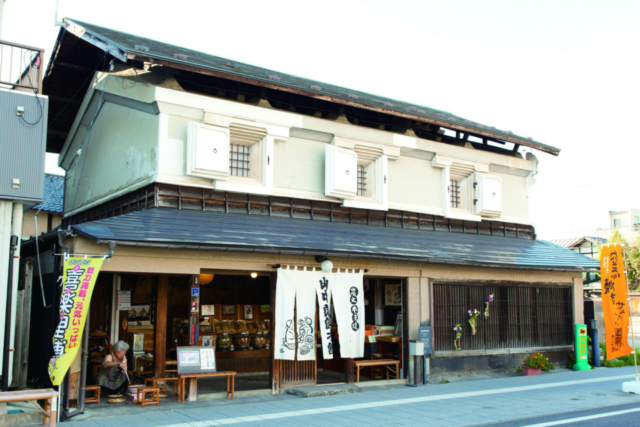 【福島・喜多方×サイクリング④】明治の創業時の建物を復元「山中煎餅本舗」