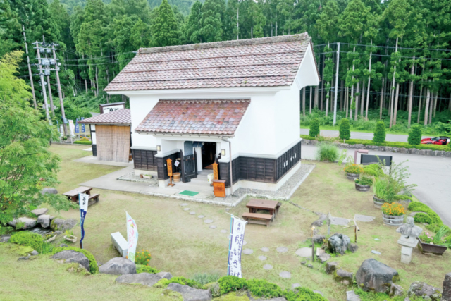 【磐梯高原絶景ドライブ×磐梯山ゴールドラインひと息スポット】老舗酒蔵の日本酒をおみやげに「榮川酒造売店 ゆっ蔵」