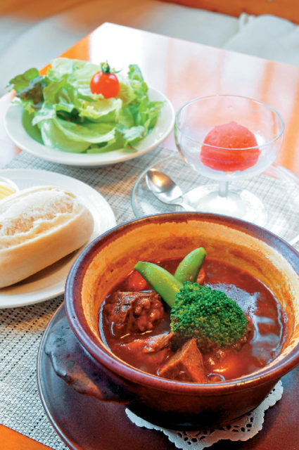 特製土鍋でアツアツ!専門店の熟成シチュー「煮込みStewの店 Casserole」