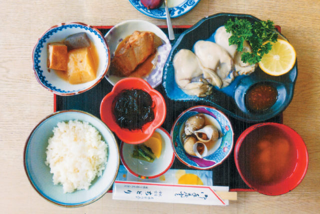 【新潟・笹川流れ周辺×おすすめスポット】海を眺めながら鮮魚を食す「民宿・食堂ちどり」