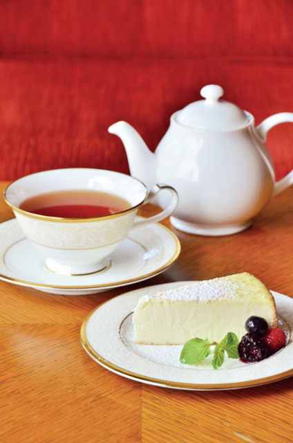 【磐梯高原・猪苗代のランチ&スイーツ店】磐梯山と沼を眺め優雅なティータイム「裏磐梯高原ホテルティーラウンジ」