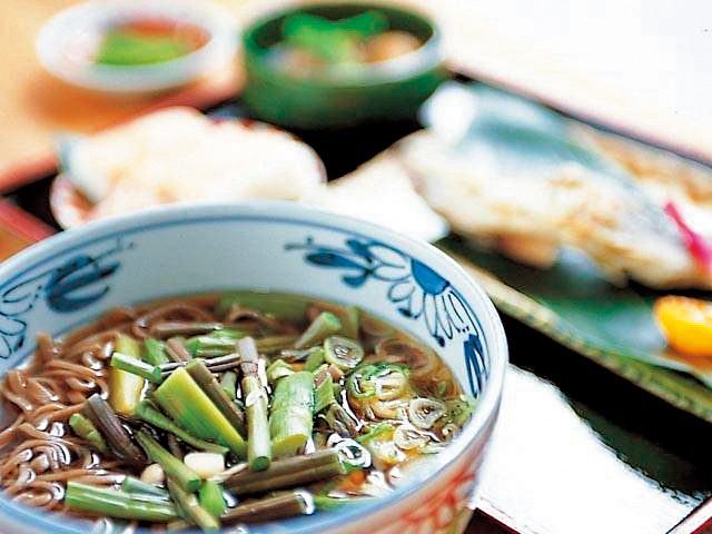 穂高連峰を望む食堂で滋味あふれる地元の味を「上高地食堂」