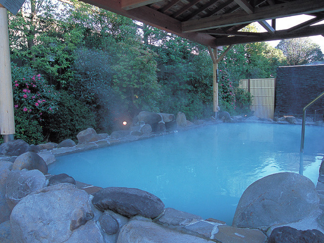 設備充実の立ち寄り温泉「富嶽温泉 花の湯」