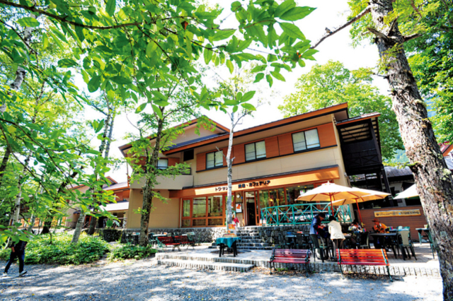 アップルパイが評判!オープンテラスがあるカフェ「トワサンク上高地」