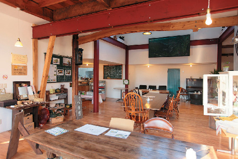 森のホール/スウィート・ドゥ・バラック・カフェ