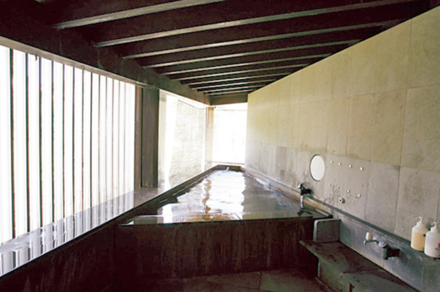 モダンな造りの共同浴場「共同浴場しろがね湯」