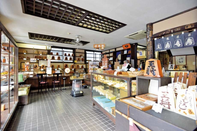 2 栄春堂で書き駒体験!