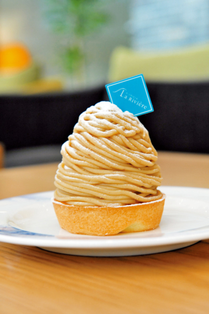 スタイリッシュな空間で味わう季節のケーキ「ロビーラウンジ」