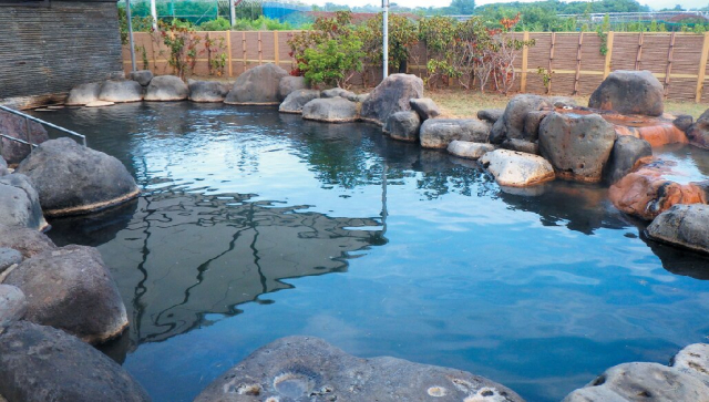 雄大な月山を望みゆったり「天童最上川温泉 ゆぴあ」