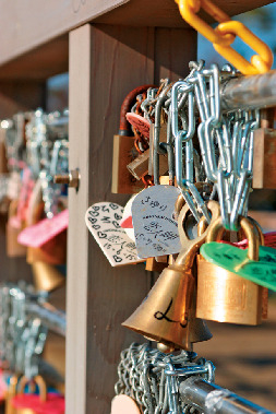 【新潟・柏崎×観光】恋人たちの聖地で恋愛成就を祈願「恋人岬」