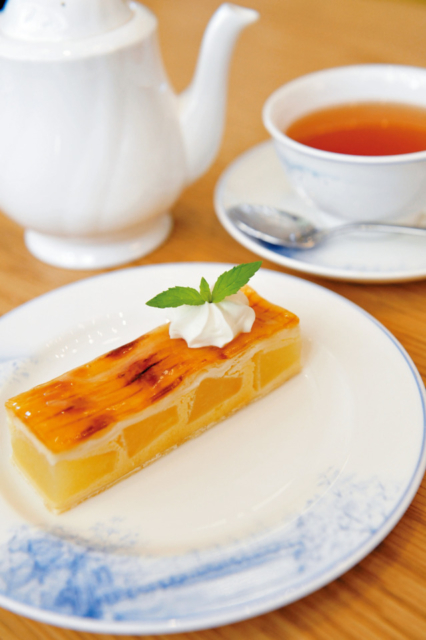 スタイリッシュな空間で味わう季節のケーキ「ロビーラウンジ」