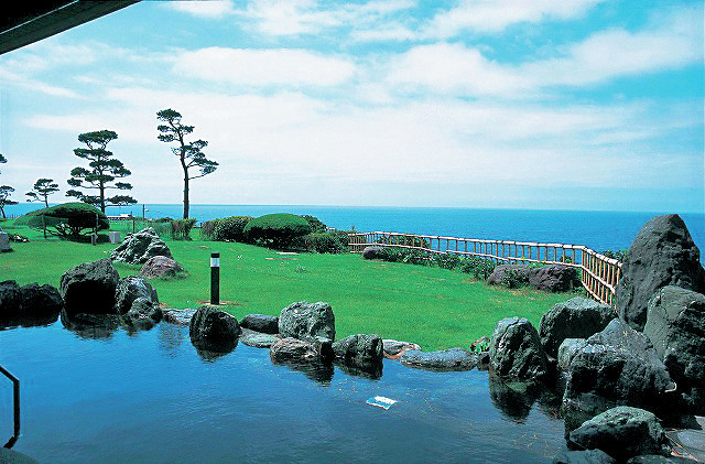 【佐渡島観光モデルコース:1日目⑧】日本海一望の贅沢な湯宿「SADO NATIONAL PARK HOTEL OOSADO(旧:ホテル大佐渡)」