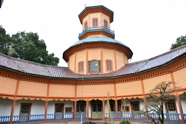 ユニークなデザインの多角形建築「山形市郷土館」