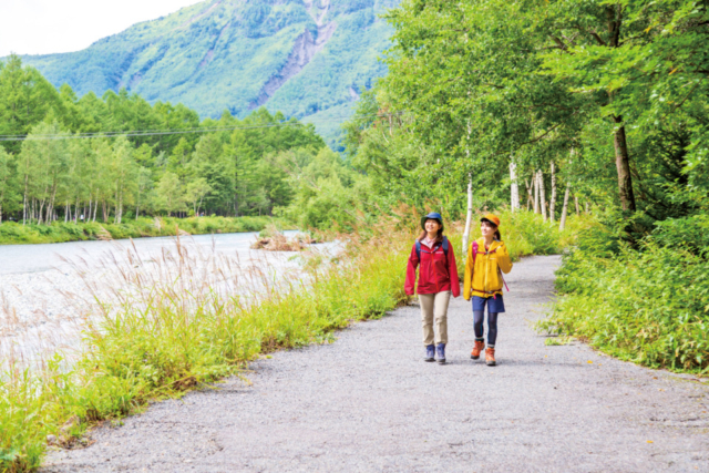 【上高地×大正池〜河童橋コース】④イギリス人宣教師ウォルター・ウェストンの偉業を讃えた「ウェストン・レリーフ」